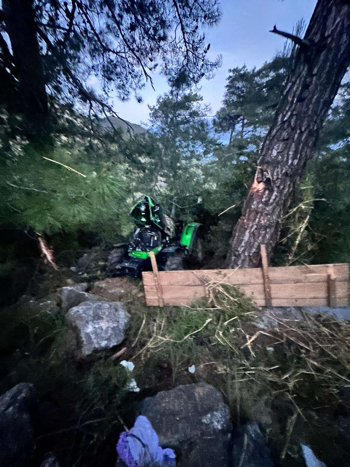 Muğla'da Traktör Uçuruma Uçtu, Yaralılar Var 5